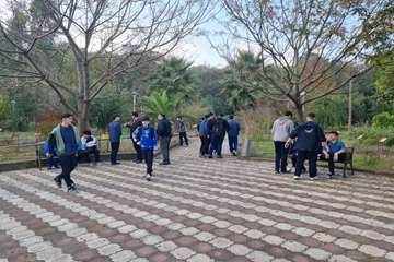 بازدید دانش‌آموزان مدرسه پسرانه کادوس رشت از دانشکده داروسازی